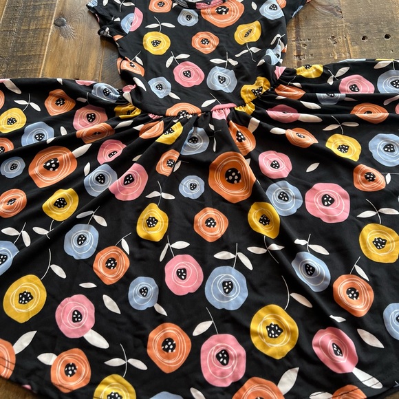 Dot Dot Smile size 3/4 or 7 girls black floral Cap sleeve twirl dress new - Picture 2 of 3